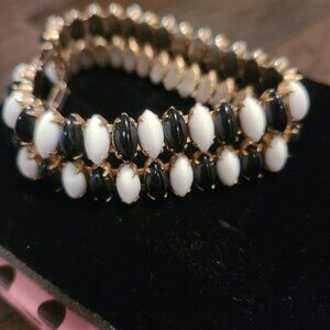 Vintage 1970s bracelet. Black and white set stones.